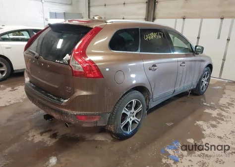 2011 Volvo Xc60 T6/T6 R-Design z USA, uszkodzony, nr VIN YV4902DZ3B2149678